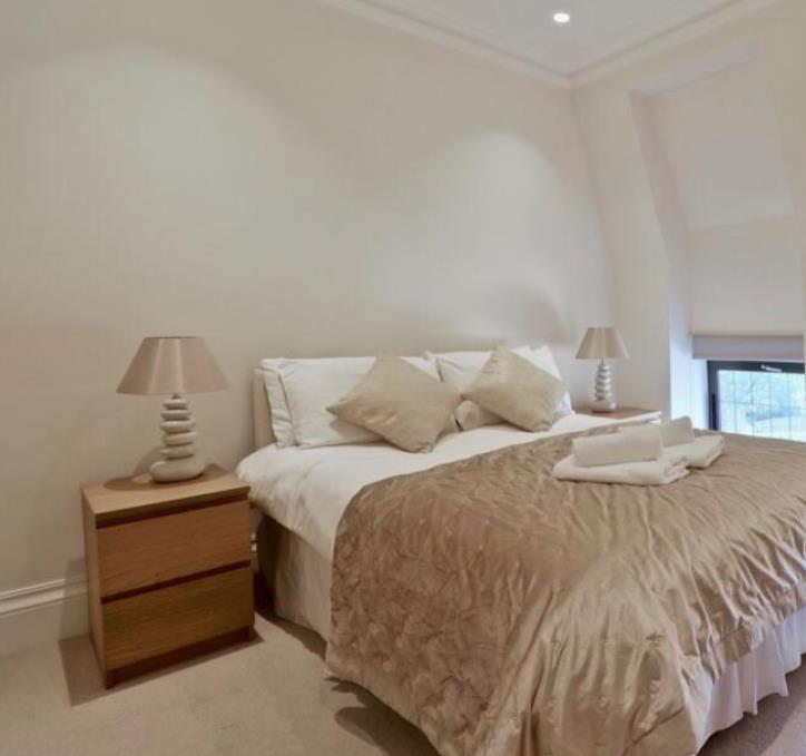 The Ridgeway, Mill Hill